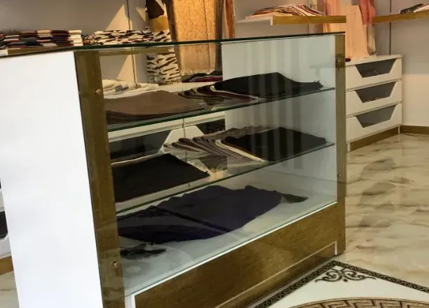Camlı teşhir bankosu